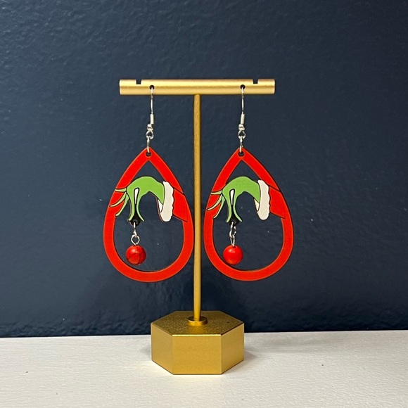 💜 2 for $16! The Grinch Teardrop Wooden Drop Earrings - Picture 3 of 6